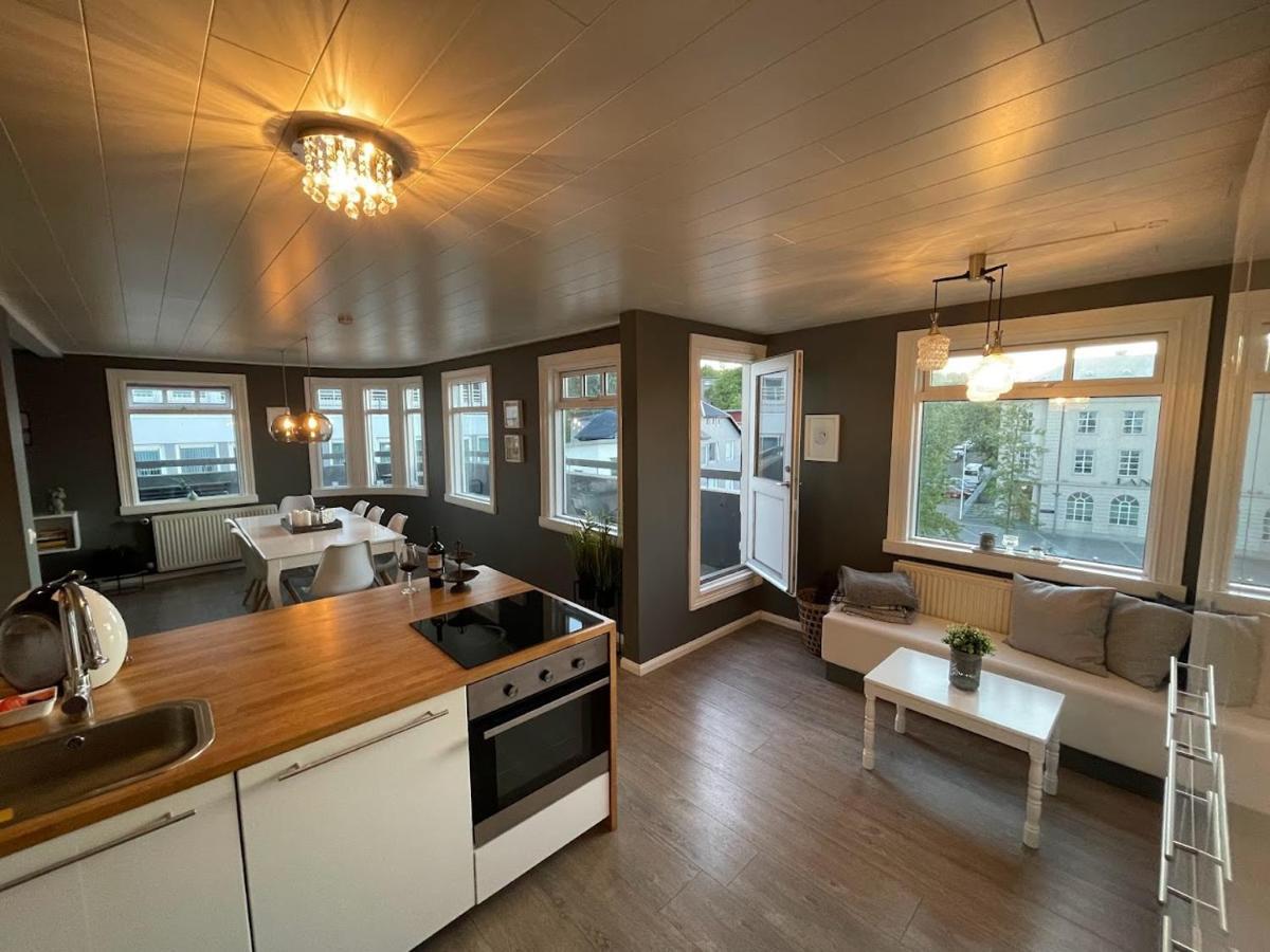 Lovely Penthouse Downtown With 3 Bedrooms Akureyri Dış mekan fotoğraf